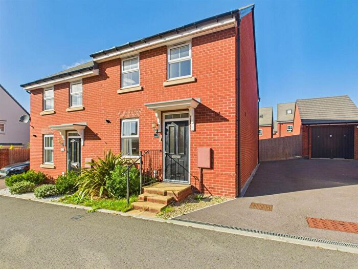 3 Bedroom Semi-Detached House For Sale In Nightingale Close, Hardwicke, GL2