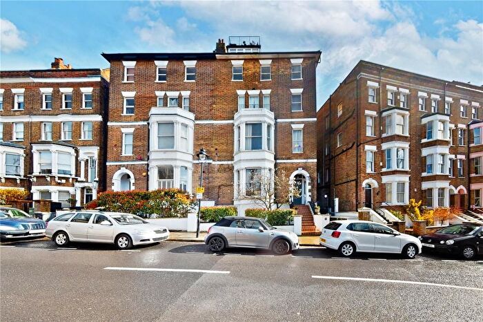 3 Bedroom Flat To Rent In South Hill Park, Hampstead, NW3