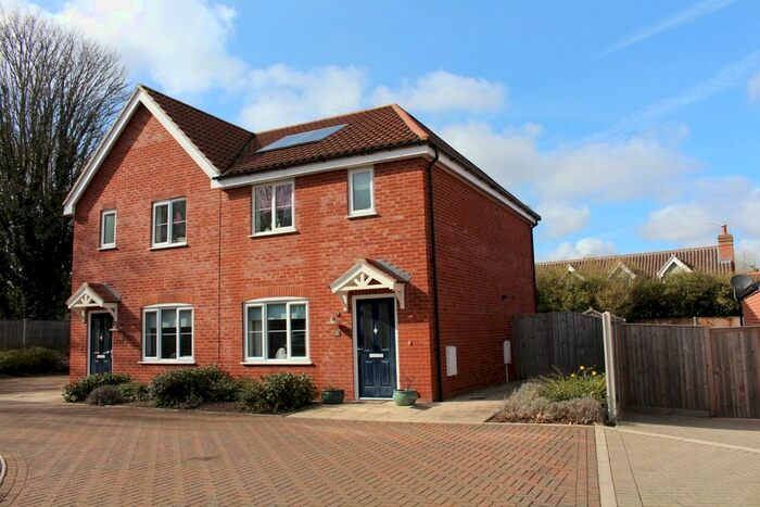 3 Bedroom Semi-Detached House To Rent In The Crescent, Norwich, Norfolk, NR8