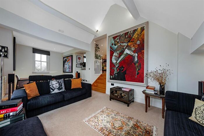 3 Bedroom Penthouse For Sale In Warwick New Road, Leamington Spa, CV32