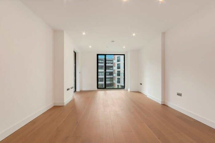 2 Bedroom Apartment To Rent In Rosewood Building, E2