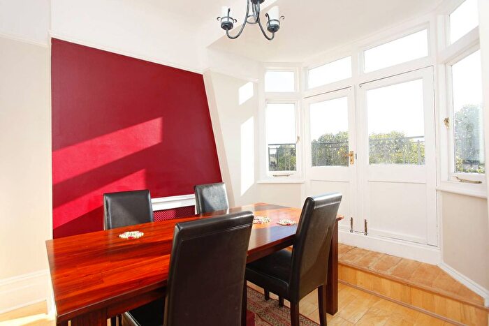 2 Bedroom Flat For Sale In Elgin Avenue, Maida Vale, London, W9