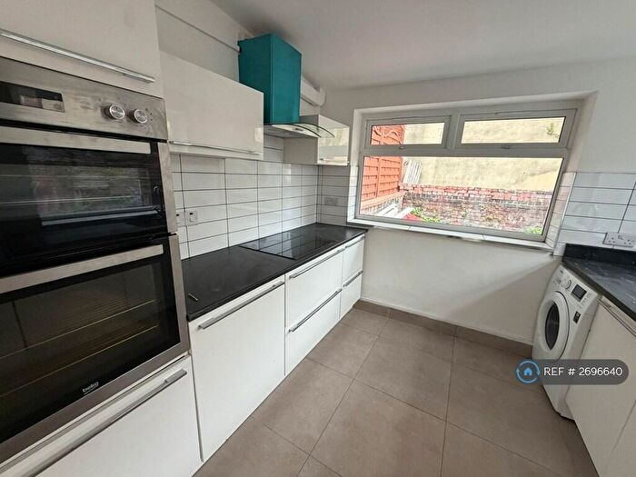 3 Bedroom Terraced House To Rent In Hayward Road, Bristol, BS5