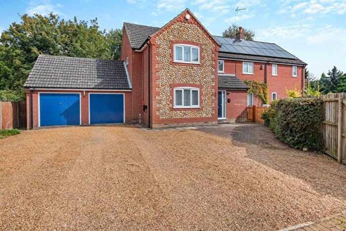 5 Bedroom Detached House For Sale In Bentons Way, Hevingham, Norwich, NR10