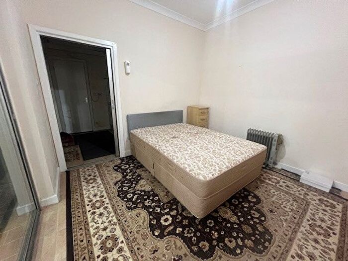 1 Bedroom Flat To Rent In South Park Drive, Ilford, Essex, IG3