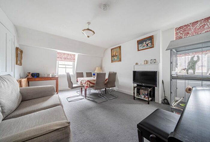 1 Bedroom Flat For Sale In Monmouth Street, Bath, Somerset, BA1