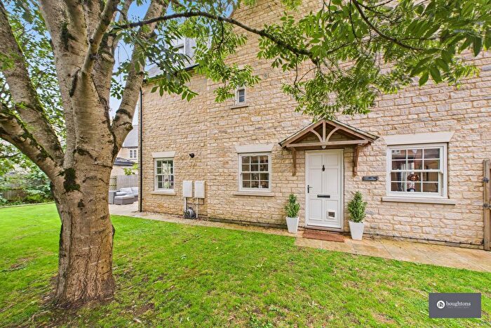 4 Bedroom Semi Detached House For Sale In Sycamore Close, Brackley, NN13