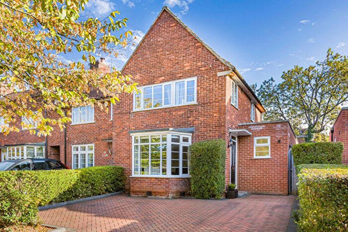 3 Bedroom End Terrace House For Sale In Lemsford Lane, Welwyn Garden City, Herts, AL8