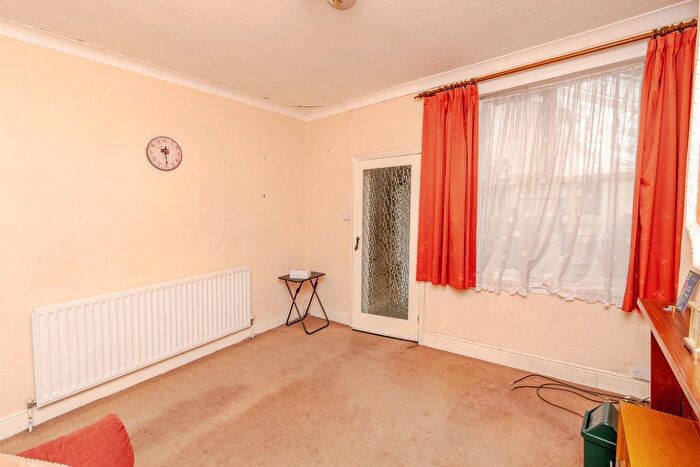 3 Bedroom End Terrace House For Sale In Follyhouse Lane, Walsall, WS1