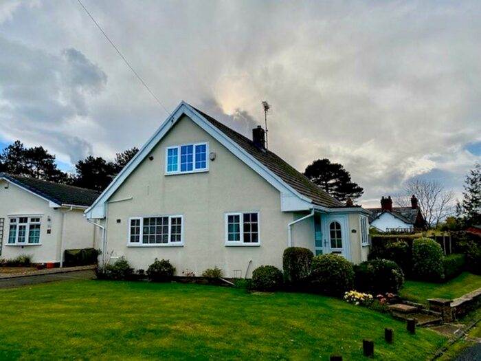 Houses for sale & to rent in CH64 4EN, Hill Court, Little Neston And