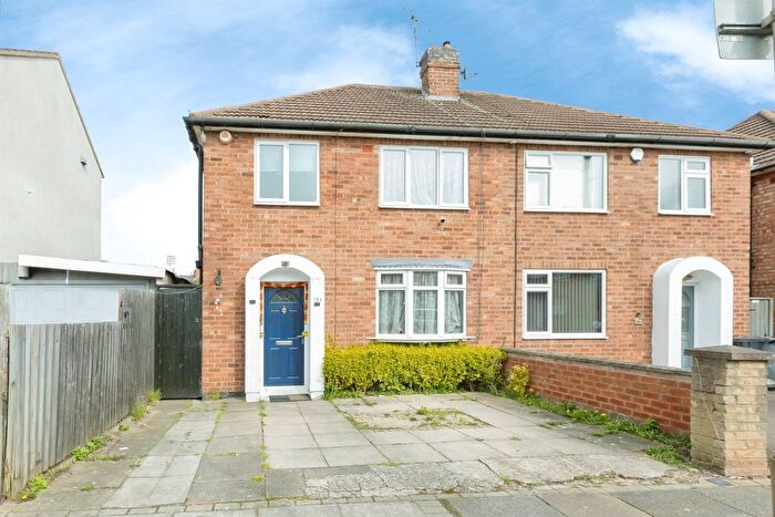3 Bedroom Semi Detached House For Sale In Duncan Road, Leicester, LE2