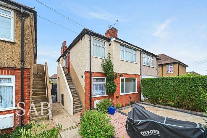 3 Bedroom Flat For Sale In Braund Avenue, Greenford, UB6