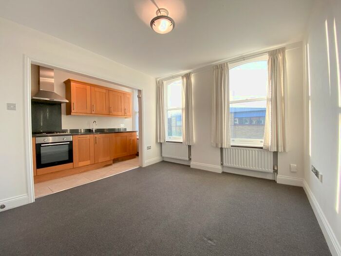 2 Bedroom Flat To Rent In Milkwood Road, London, SE24