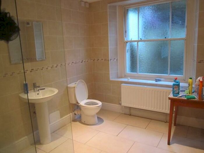 4 Bedroom Flat To Rent In Ref – Pembroke Road, BS8