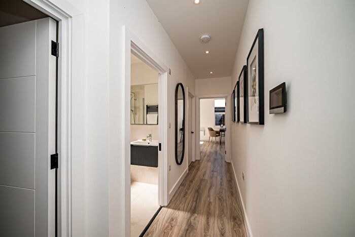 2 Bedroom Flat For Sale In Elm House, The Grove, Slough, SL1