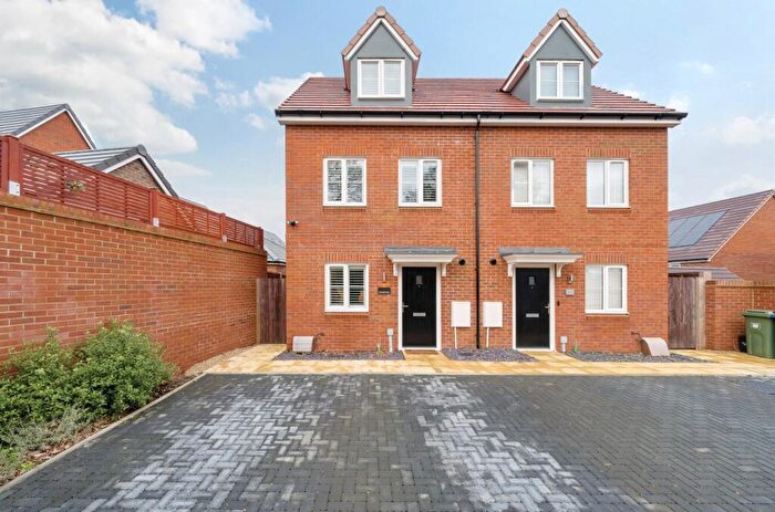 3 Bedroom Semi-Detached House To Rent In Donnington Grove, Binfield, Bracknell, Berkshire, RG42
