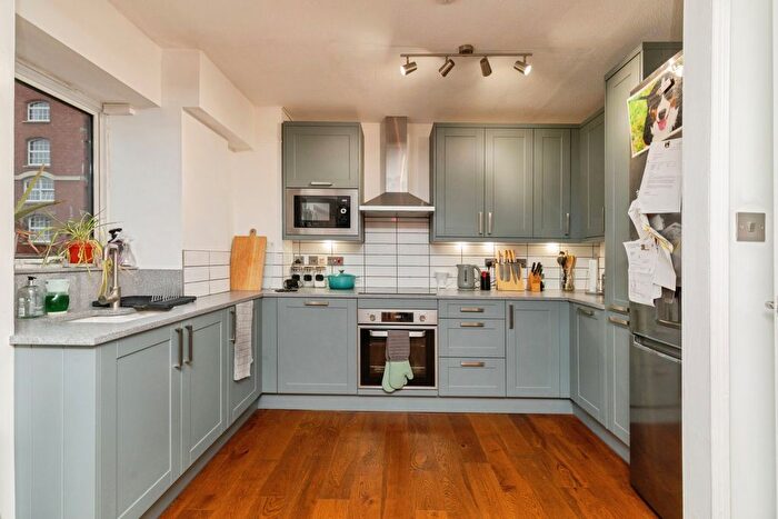 2 Bedroom Flat For Sale In Ferry Street, Bristol, BS1