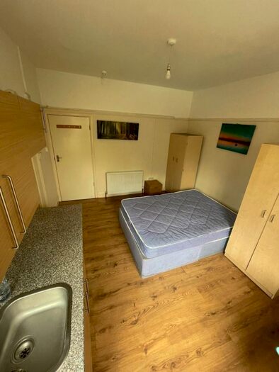 Studio To Rent In Cannon Hill, Southgate, N14