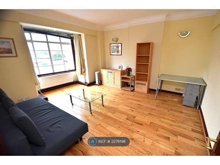 1 Bedroom Flat To Rent In Rossmore Court, London, NW1