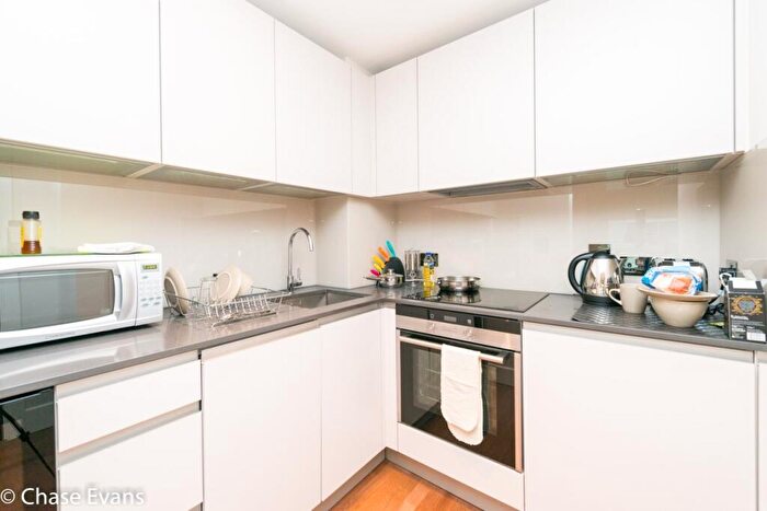 1 Bedroom Flat To Rent In Whitechapel High Street, Whitechapel, London, E1