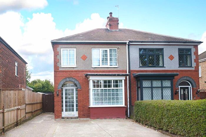 3 Bedroom Semi-Detached House To Rent In Chelmsford Avenue, Grimsby, DN34