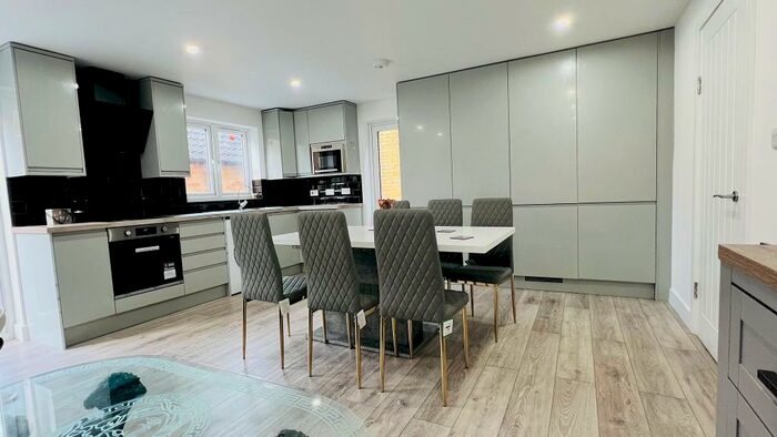 6 Bedroom Detached House To Rent In Tollgate Road, London, E6