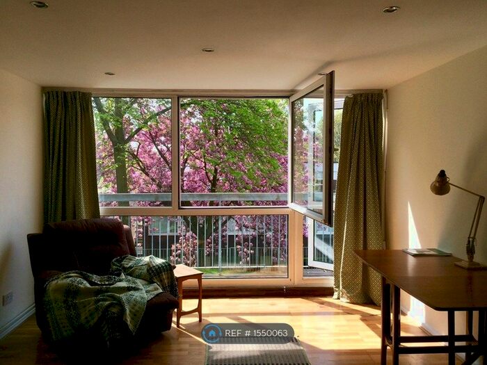 2 Bedroom Flat To Rent In Kitley Gardens, London, SE19