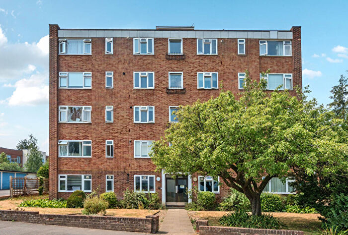 2 Bedroom Apartment For Sale In Embassy Court, Shotfield, Wallington, SM6