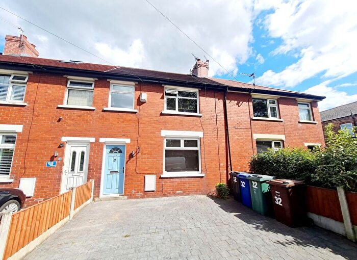 3 Bedroom Terraced House To Rent In Bradshaw Avenue, Whitefield, M45