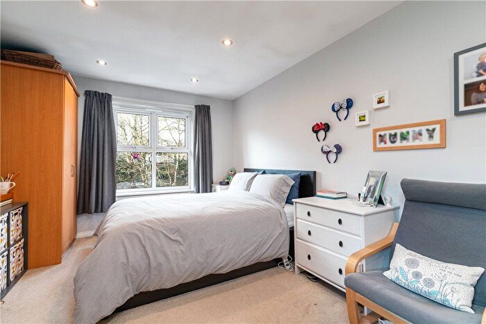 2 Bedroom Flat For Sale In Carisbrooke Road, West Park, Leeds, LS16