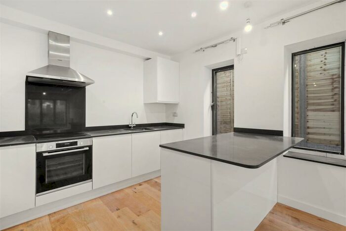 3 Bedroom Apartment To Rent In Dollis Hill Lane, Cricklewood, NW2