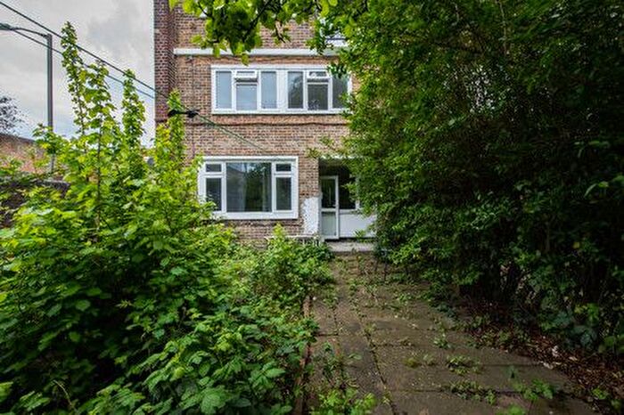 1 Bedroom Property To Rent In Locke House, Patmore Estate, London, SW8