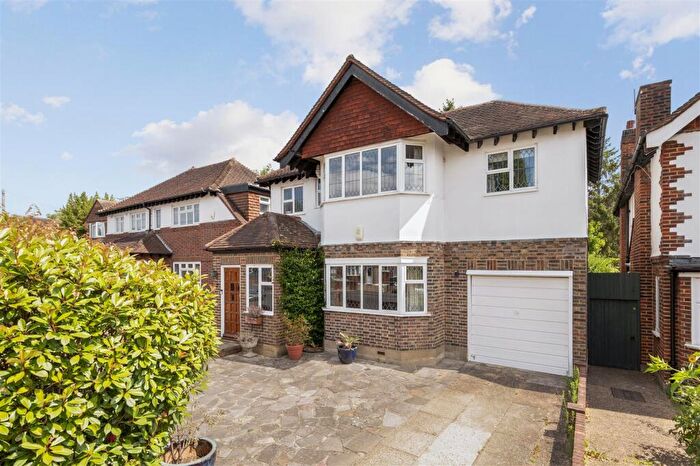 4 Bedroom Detached House For Sale In High Drive, New Malden, KT3