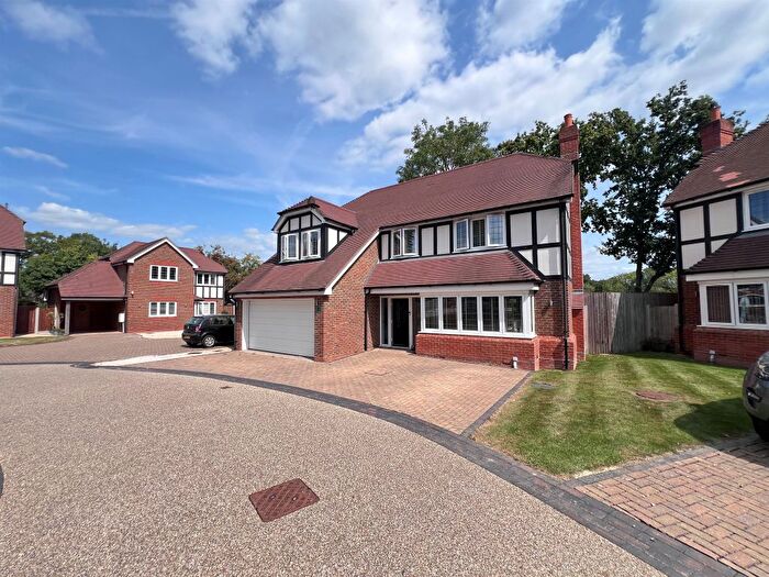 4 Bedroom Detached House For Sale In The Squires, Burgess Hill, RH15