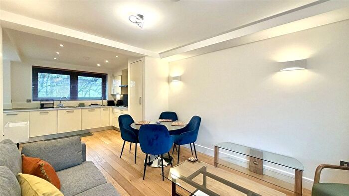 3 Bedroom Flat To Rent In Drummond Street, London, NW1