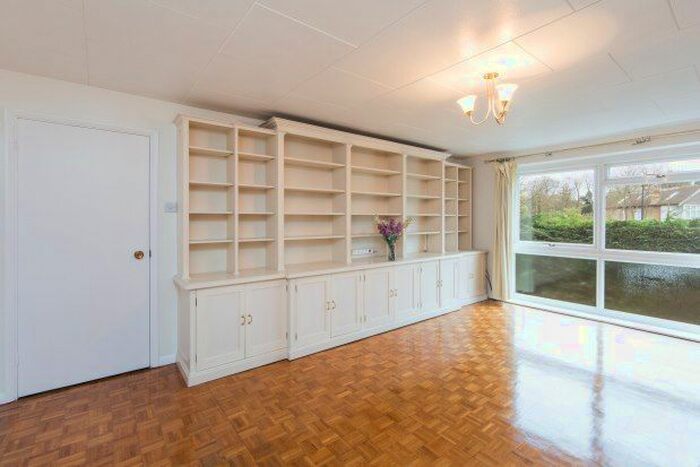 2 Bedroom Flat To Rent In Park Road North, Chiswick, W4