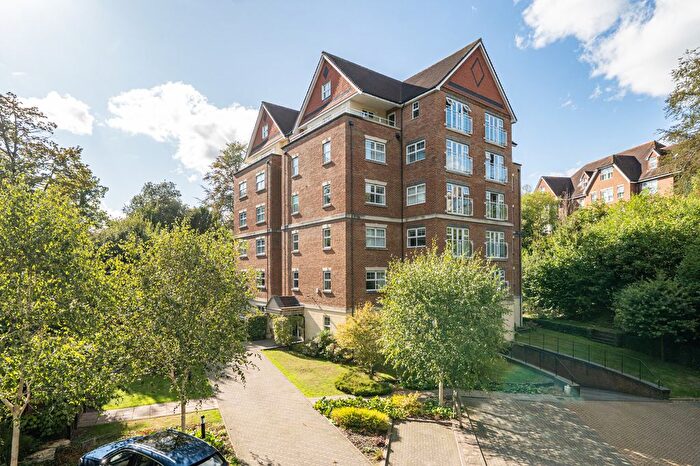 3 Bedroom Flat For Sale In Wray Common Road, Reigate, RH2