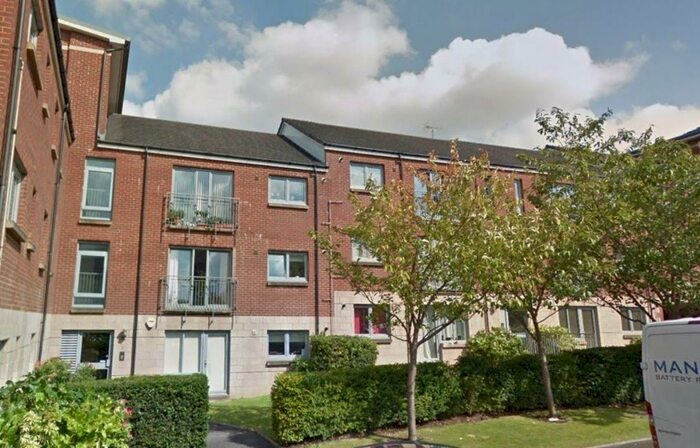 2 Bedroom Flat To Rent In Spacious Bed With Parking At Dalsholm Pl., G20