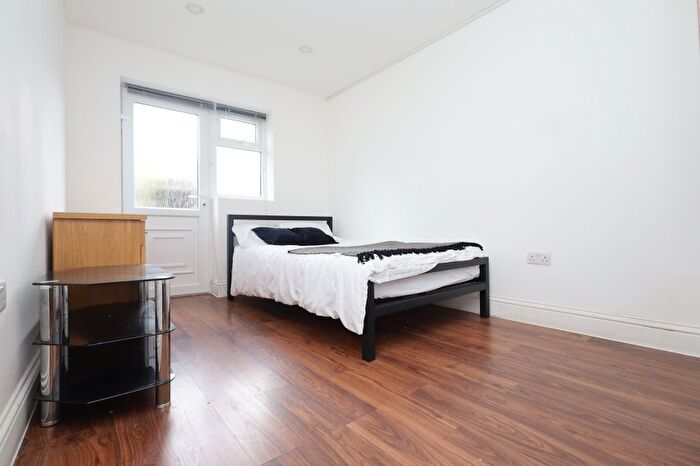 Studio To Rent In Rye Field, Orpington, BR5