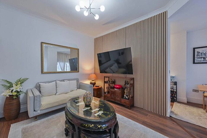 1 Bedroom Flat For Sale In Ashburnham Road, Chelsea, London, SW10