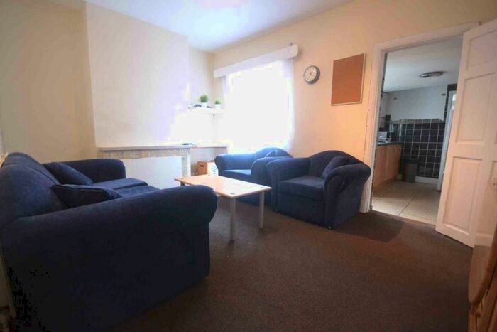 3 Bedroom Terraced House To Rent In De Beauvoir Road, Reading, RG1