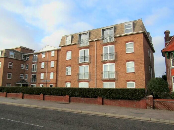 2 Bedroom Flat To Rent In Princes Esplanade, Walton On The Naze, CO14