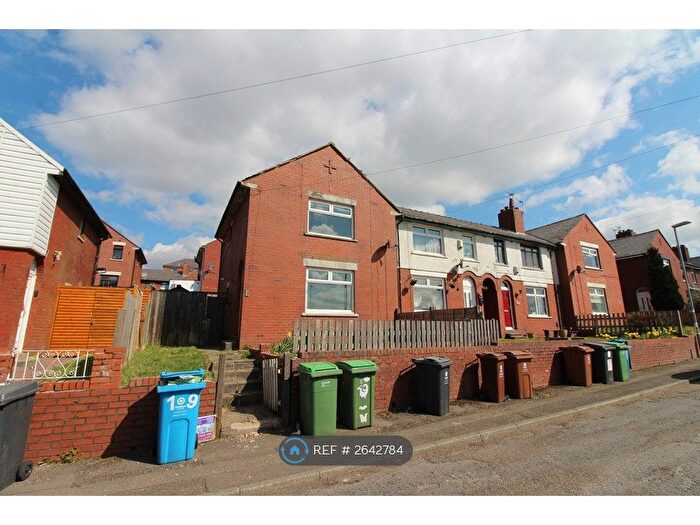2 Bedroom Semi-Detached House To Rent In Oakworth Croft, Oldham, OL4