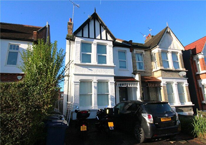 2 Bedroom Apartment To Rent In Cavendish Avenue, London, N3