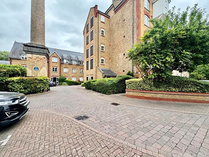 2 Bedroom Apartment To Rent In North Road, Hertford, SG14