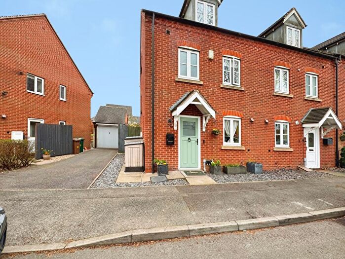 3 Bedroom Town House For Sale In Victoria Drive, Woodville, Swadlincote, Derbyshire, DE11
