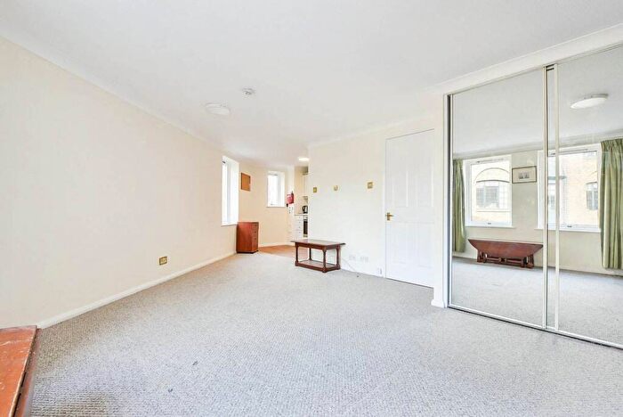 Studio To Rent In Back Church Lane, Aldgate, London, E1