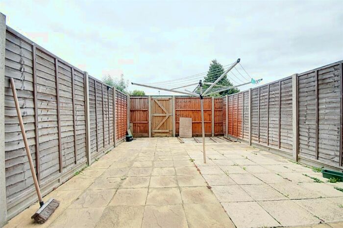 2 Bedroom Maisonette To Rent In Gatward Green, Edmonton, N9