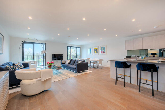 3 Bedroom Flat To Rent In Boat Race House, Mortlake High Street, SW14