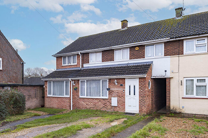 4 Bedroom End Of Terrace House For Sale In Avon Grove, Bletchley, Milton Keynes, MK3